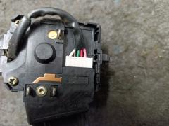 Переключатель поворотов на Toyota Corolla Fielder ZZE124G Фото 3