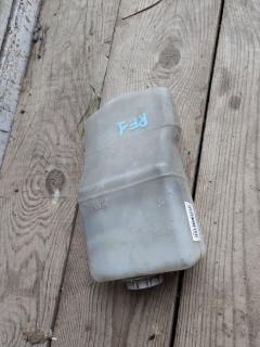 Бачок расширительный на Honda Stepwgn RF1 B20B Фото 3