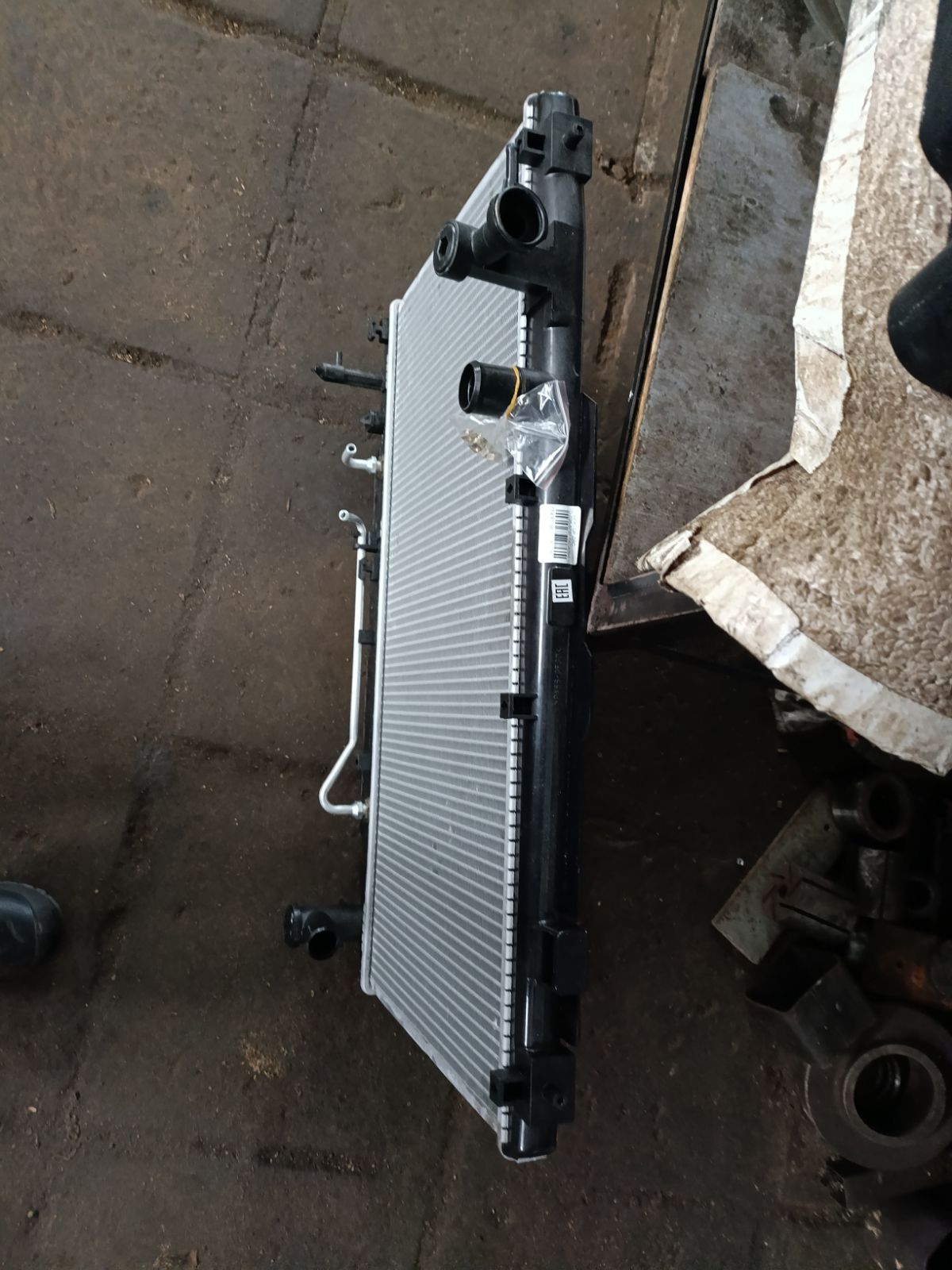 Радиатор ДВС TADASHI TD-036-6737, 16400-28130, 16400-28140, 16400-28180, 16400-28182, 16400-28190, 164002813087, 1640028131, 1640028160, 1640028170, 1640028171, 1640028480, 64639А, FX-036-6737, FX-036-6737A, TD-036-6737A на Toyota Rav4 ACA21W 1AZ-FSE Фото 5