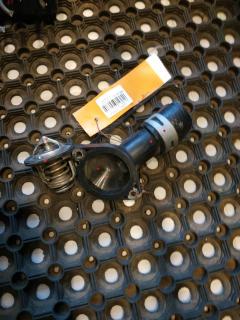 Термостат на Toyota Corolla Spacio ZZE124N 1ZZ-FE Фото 3