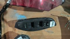 Блок упр-я стеклоподъемниками 84040-33080 на Toyota Mark X Zio ANA15 Фото 3