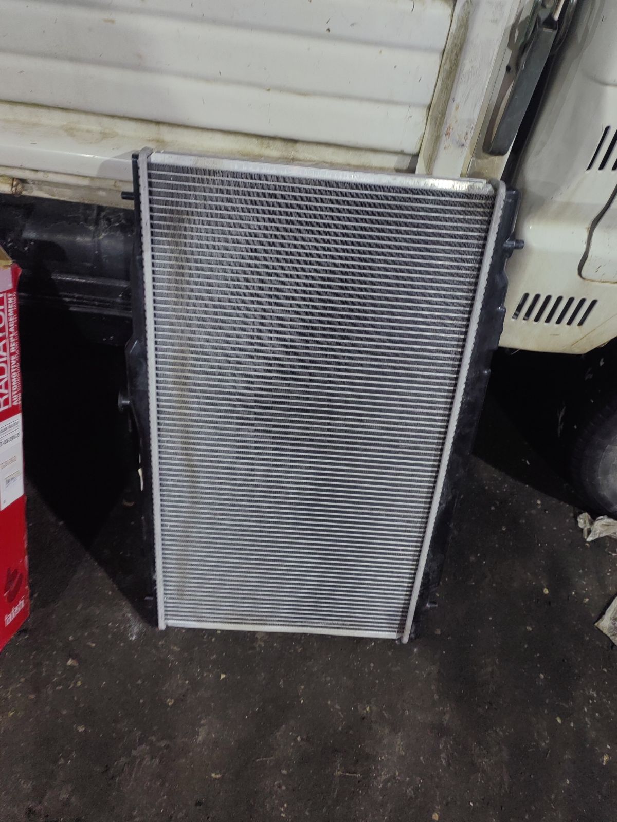 Радиатор ДВС TADASHI TD-036-2916-26, 1026777SX, 19010RWCA51, 19010RWCA52, 219476J, 219476K, 30718503, 30718507, CU2916, HD0010RDX, HO011826 на Acura Rdx TB1 Фото 11