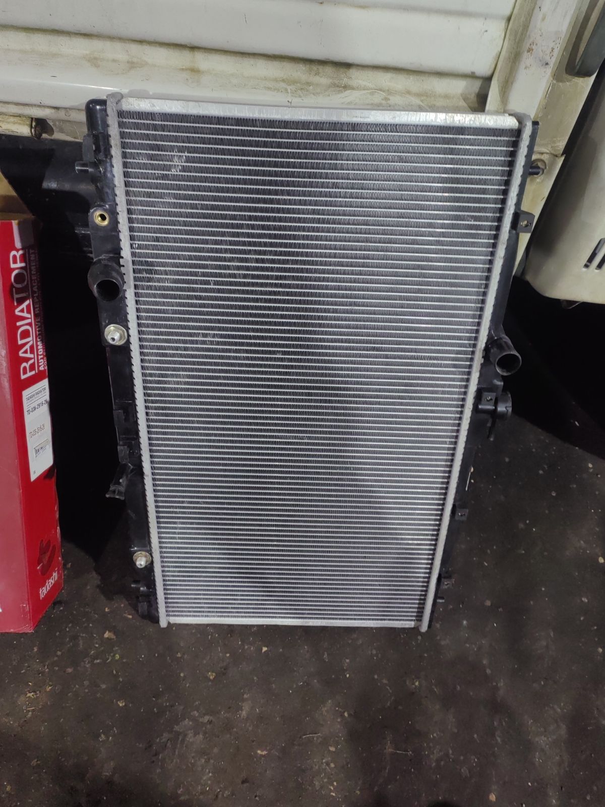 Радиатор ДВС TADASHI TD-036-2916-26, 1026777SX, 19010RWCA51, 19010RWCA52, 219476J, 219476K, 30718503, 30718507, CU2916, HD0010RDX, HO011826 на Acura Rdx TB1 Фото 9