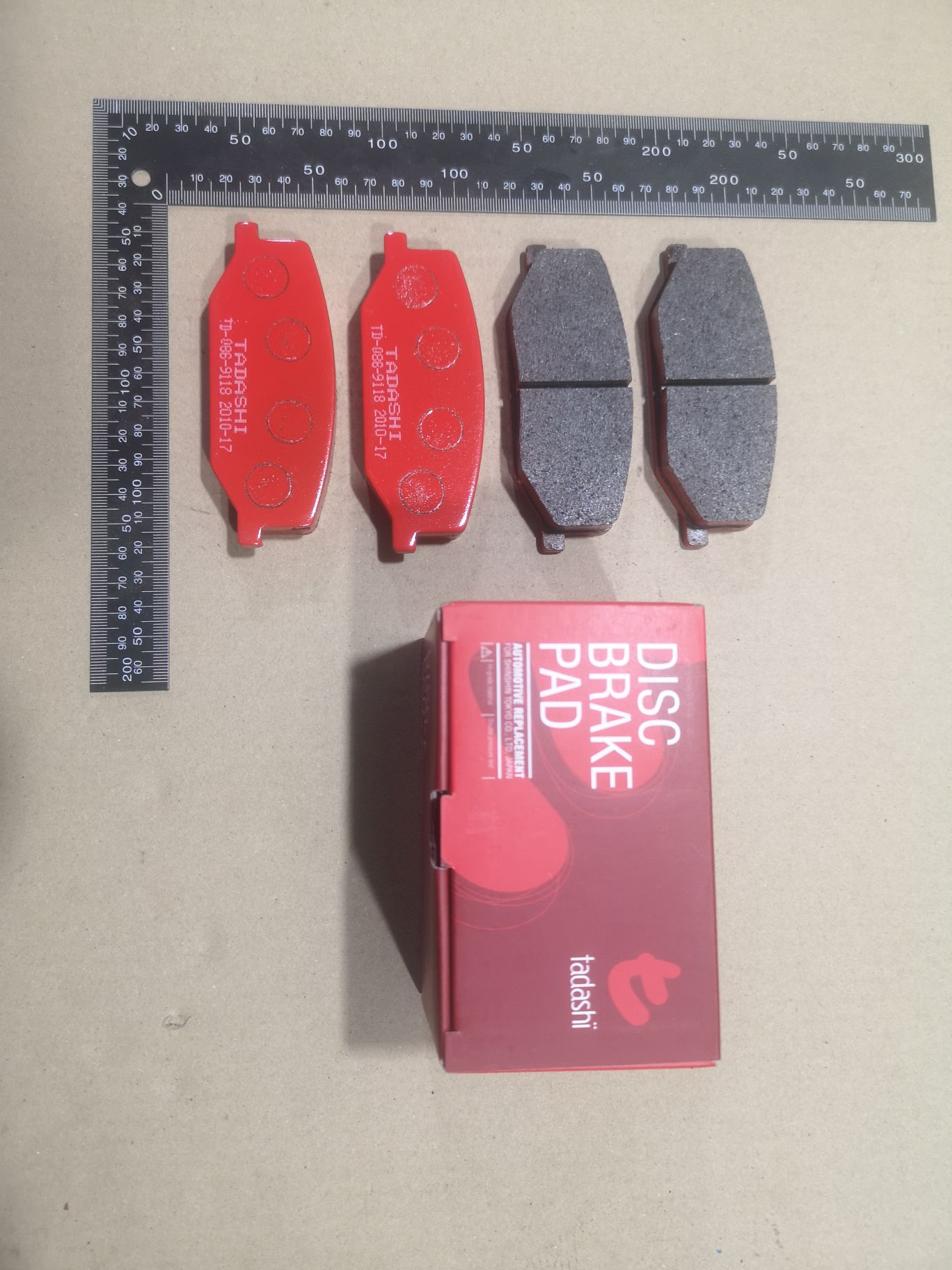 Тормозные колодки tds TD-086-9118, 0 986 460 935, 0 986 493 360, 0190 00, 019000, 019010, 025 211 4215, 05P290, 1050319, 10942, 112614, 1170259, 120278, 122806, 13046059662, 1501225201, 1512387, 1623057880, 179789, 180468, 180468396, 19000, 191994, 1A01-33-23Z, 1A013323Z, 1A07-33-23Z, 1A073323Z, 1A123323Z, 1A123323ZA, 1V64-33-28Z, 201 010BSX, 201010SX, 20784, 21142, 2114202, 2114215504, 2114215504T4047, 2133615005, 219000, 219010, 2200970, 22264, 225201, 24778Z, 26338, 27046024032, 3000175, 31020, 322036EGT, 3405B0259, 36179, 36179 OE, 363700200350, 363702160824, 363702161139, 402B0248, 47543, 4763600119, 5008803, 5008803P, 50803, 50803P, 5502225201, 55110-70A00, 55110-80000, 55110-80010, 55110-80020, 5511070A00, 5511070A00000, 5511080000000, 5511080001, 5511080010, 5511080010000, 55200-70810, 55200-70811, 55200-70812, 55200-70AA0, 55200-81A10, 55200-81A31, 5520060810000, 5520060820000, 5520070810000, 5520070812, 5520070812000, 5520070812B00, 5520070812B01, 5520070812DOT, 5520070812L00, 5520070812L01, 5520070813, 5520070813000, 5520080810, 5520081A30, 5520081A31000, 5610357, 572226B, 572226J, 572226S, 600000099290, 605966, 606487, 6103839, 6260290, 634581, 6804, 7540D660, 7665, 803P, 8110 69859, 8DB 355 026871, 8DB355006161, 9394, 986460935, 986493360, A129K, AC634581D, ADB0195, ADB0195HD, ADK84224, AFP89, AKD9118, AN-129K, AN129KX, AS-S106S, ASN119, AV761, AW1810378, AY040-KE001, AY040-KE111, B111197, B1G10211132, BB0519, BBP1524, BC396, BD7304, BL1245A1, BP1116, BP2278, BP43440, BP441, BP8501, BPA019010, BRP0468, BS0986460935, BS1231, C18003, C18003ABE, C18003AW, C18003FBK, C18003JC, C18003PR, CBP0195, CD9000, CD9000STD, CD9000TYPED, CF9118, CKS9, CMX660, CVP049, D660, D9000, D9000-02, D9056, DBP360396, DBP396, DIS13181, DP1010100058, E100496, E129, E400496, E500496, EC1540, ELT660, FBP0296, FBP1540, FD6338A, FD6338N, FDB396, FK9000, FO 634581, FP0660, FPE096, FPE120, FSL396, GDB3210, GDB383, GK0949, GP09000, H1N011, HKPSU003, HP8448, HP8591NY, IBD1803, J PA803AF, J3608003, JAPPA803AF, JAPPA803P, JBP0207, JCP396, K01207, KBP8502, LP527, LVXL528, MBP441, MD077, MD9000S, MDB1318, MDB1587, MDB81318, MFP2803, MKD660, MN-116, MS9118, MX660, N1312, NDP-101, NKB1046, NP9006, P 79 001, P090300, P118, P79001, PA465, PA803AF, PA803P, PAD468, PBP1679, PCP1274, PD14501, PD441, PF-9118, PKM010, PN9118, PN9201, Q0930849, RB0468, RN129, S360I03, SN611, SP 1540, T0020, T0350, TABP2094, TD9118, TL9000, TN129, U281237, V9118S010, WBP21142A на Suzuki Jimny JB23W Фото 1