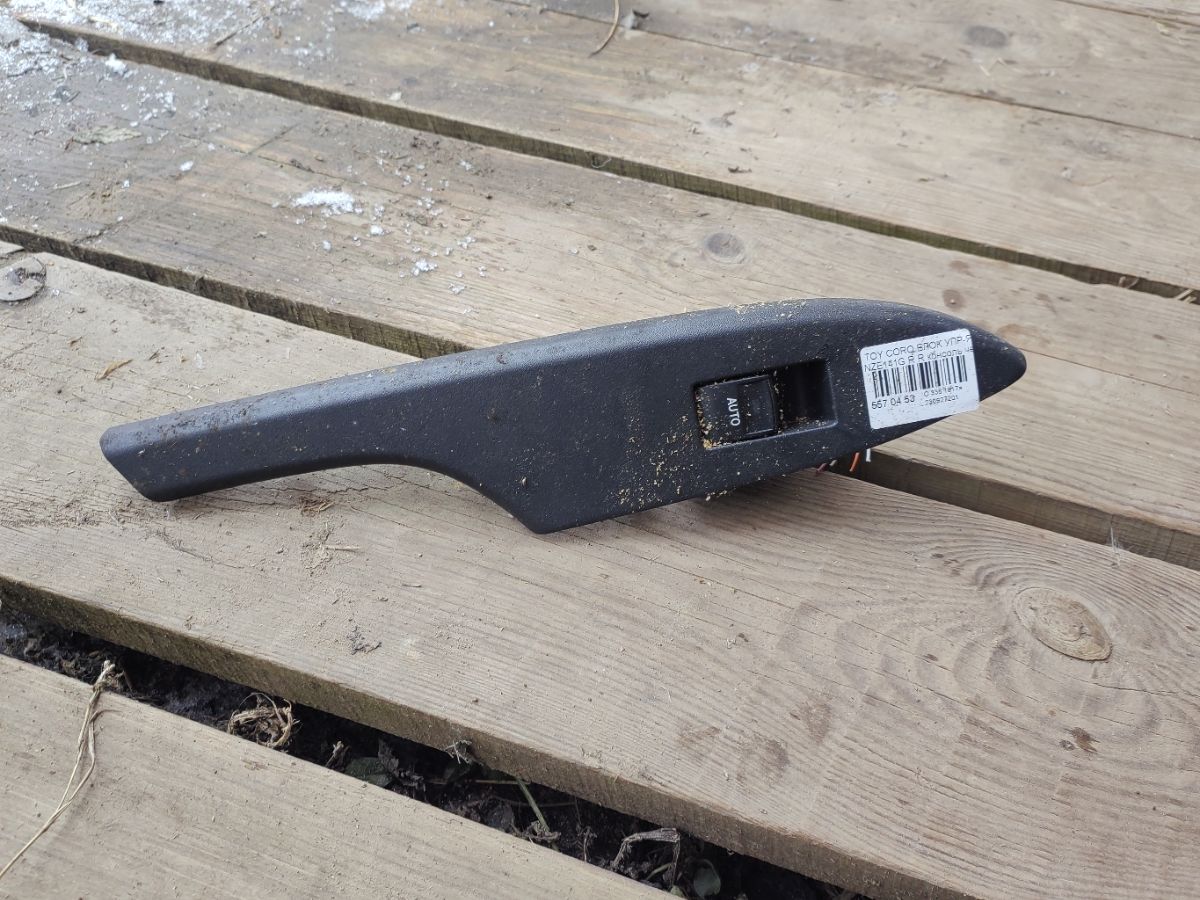 Блок упр-я стеклоподъемниками на Toyota Corolla Fielder NZE141G Фото 3