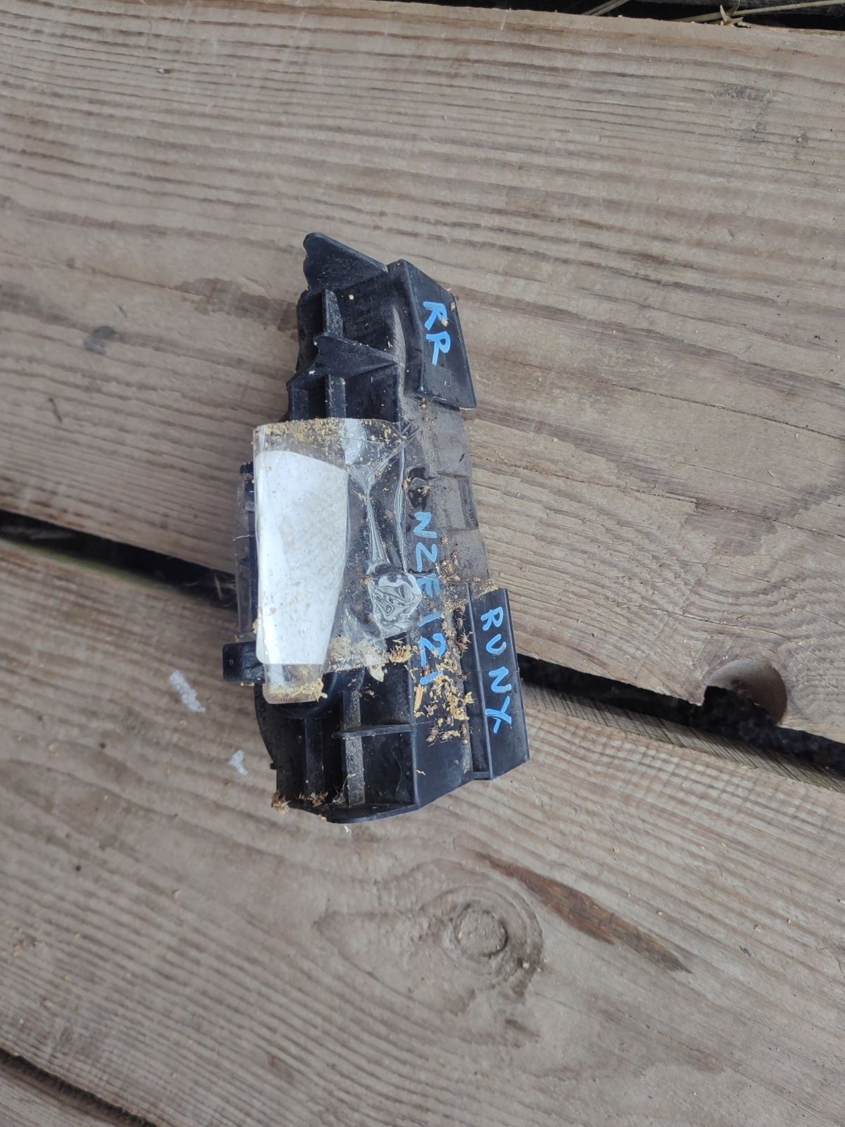 Крепление бампера на Toyota Corolla Runx NZE121 Фото 4