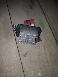 Регулятор скорости мотора отопителя 87138-52010 на Toyota Vitz NCP10 2NZ-FE Фото 5