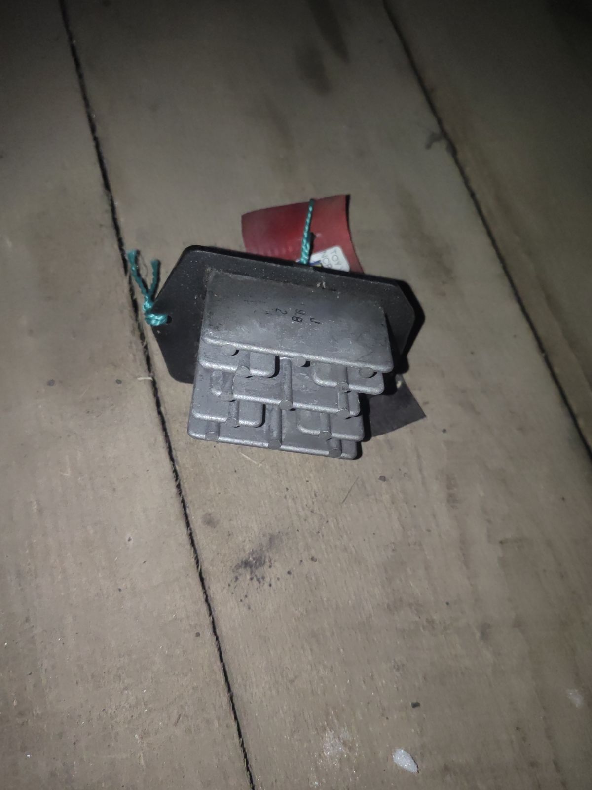 Регулятор скорости мотора отопителя 87138-52010 на Toyota Vitz NCP10 2NZ-FE Фото 5