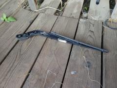 Держатель дворника 85241-52120 на Toyota Vitz SCP90 Фото 4