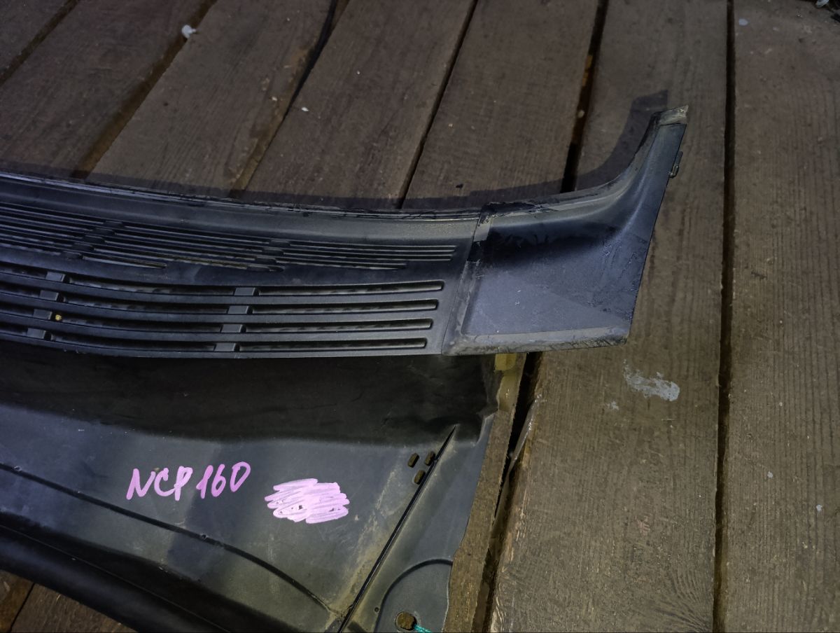 Решетка под лобовое стекло на Toyota Probox NCP160 Фото 10