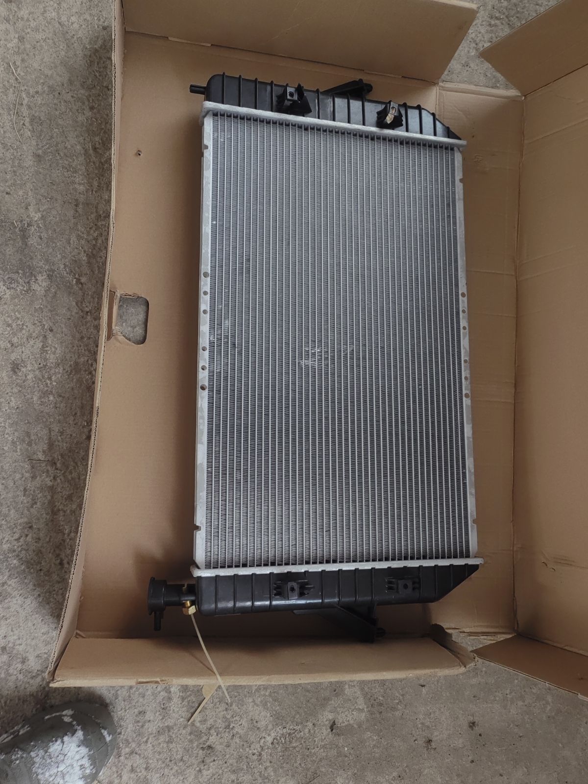 Радиатор ДВС TADASHI TD-036-7177, 21537, 22661209, 22661218, 22724214, 22724215, 52470925, 89018531, 89018532, 89018666, 89018667, 9642, CU2518, RA20083 на Chevrolet Cavalier 2.2 Фото 7