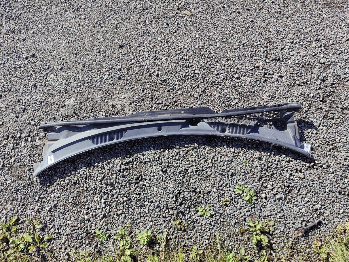 Решетка под лобовое стекло 66862-4M400 на Nissan Sunny FB15 Фото 3