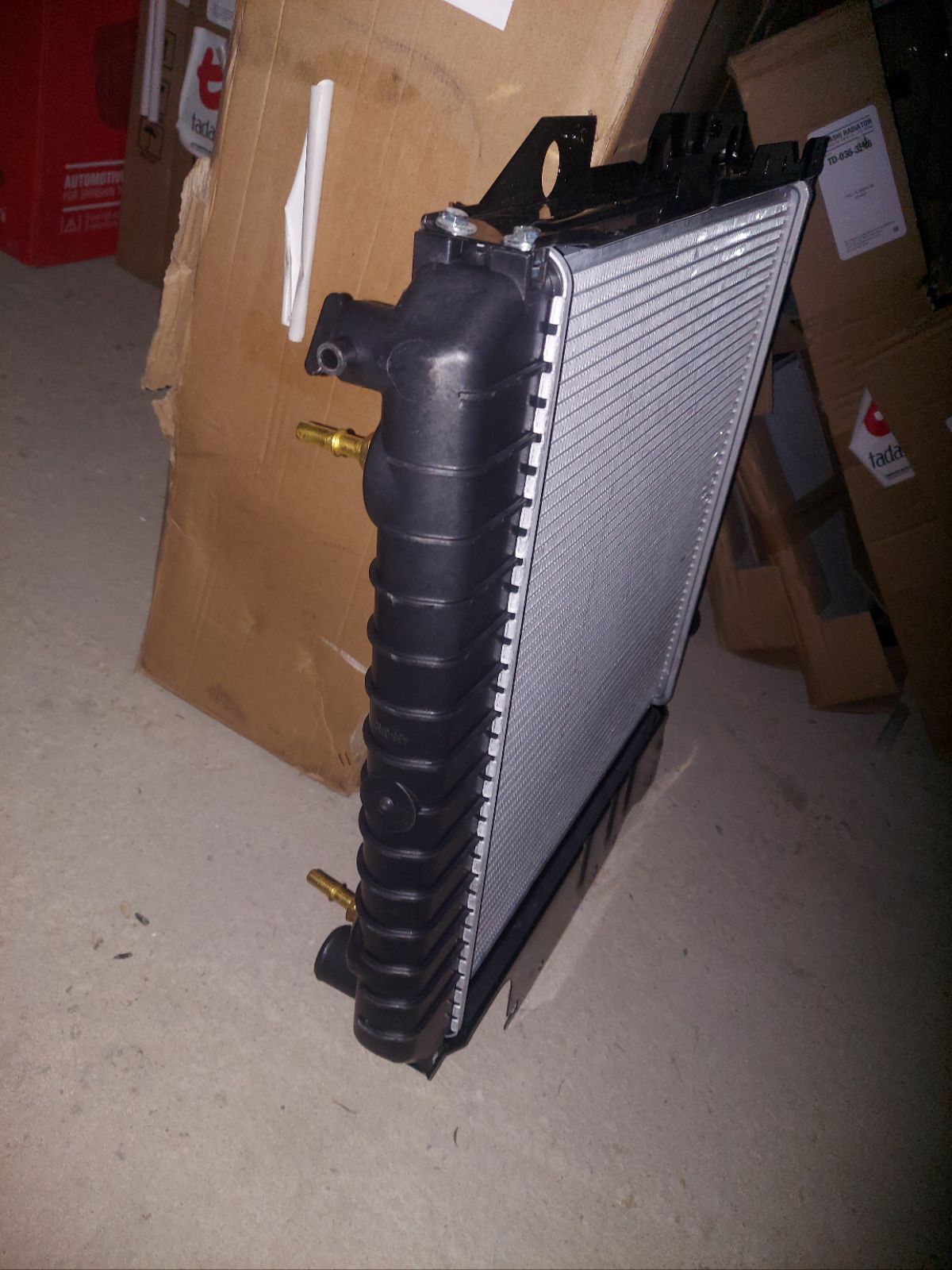 Радиатор ДВС TADASHI TD-036-5896, 05102983AA, 102132, 32318502, 5102983AA, 52028040, 52028041, 52028044, 52028123, 52028123AB, 52029121, 52029122, 52080 180, 52080 181, 52080 183, 520800186AC, 520800186AG, 52080180, 52080180AB, 52080180AE, 52080180AF, 52080181, 52080181AB, 52080181AF, 52080181AG, 52080183, 52080183AB, 52080183AC, 52080183AF, 52080183AG, 52080184, 52080184AB, 52080184AC, 52080184AG, 52080184AH, 52080186AG, 55037652AA, 55037653AA, 55037653AB, 55037653AC, 55037654AA, 55037654AB, 55037657AA, 55037658AA, 61036, CU2101, FX-036-5896, FX-036-5896A, K05102983AA, K52028123, K52080184AB, K52080186AC, K55037654AA, K55037654AB, TD-036-5896A на Jeep Wrangler TJ EPE Фото 4
