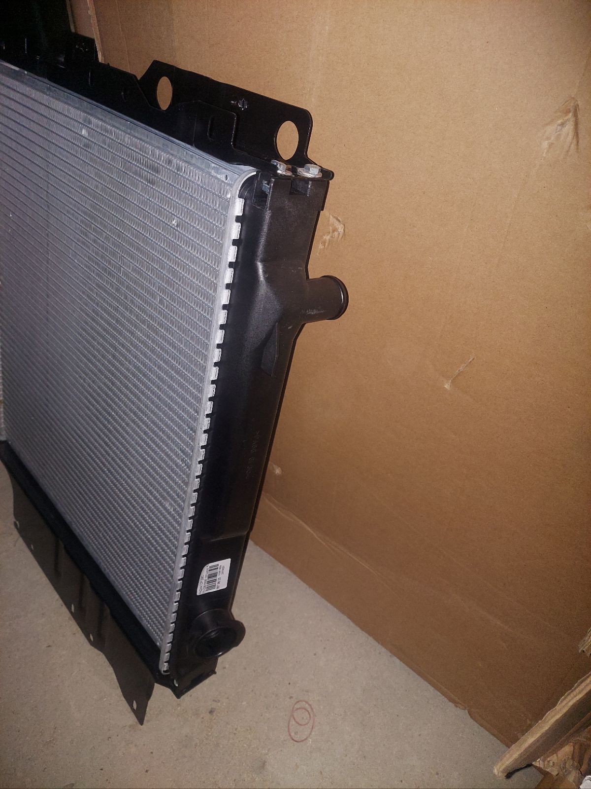 Радиатор ДВС TADASHI TD-036-5896, 05102983AA, 102132, 32318502, 5102983AA, 52028040, 52028041, 52028044, 52028123, 52028123AB, 52029121, 52029122, 52080 180, 52080 181, 52080 183, 520800186AC, 520800186AG, 52080180, 52080180AB, 52080180AE, 52080180AF, 52080181, 52080181AB, 52080181AF, 52080181AG, 52080183, 52080183AB, 52080183AC, 52080183AF, 52080183AG, 52080184, 52080184AB, 52080184AC, 52080184AG, 52080184AH, 52080186AG, 55037652AA, 55037653AA, 55037653AB, 55037653AC, 55037654AA, 55037654AB, 55037657AA, 55037658AA, 61036, CU2101, FX-036-5896, FX-036-5896A, K05102983AA, K52028123, K52080184AB, K52080186AC, K55037654AA, K55037654AB, TD-036-5896A на Jeep Wrangler TJ EPE Фото 5