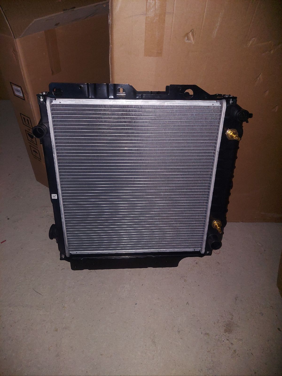 Радиатор ДВС TADASHI TD-036-5896, 05102983AA, 102132, 32318502, 5102983AA, 52028040, 52028041, 52028044, 52028123, 52028123AB, 52029121, 52029122, 52080 180, 52080 181, 52080 183, 520800186AC, 520800186AG, 52080180, 52080180AB, 52080180AE, 52080180AF, 52080181, 52080181AB, 52080181AF, 52080181AG, 52080183, 52080183AB, 52080183AC, 52080183AF, 52080183AG, 52080184, 52080184AB, 52080184AC, 52080184AG, 52080184AH, 52080186AG, 55037652AA, 55037653AA, 55037653AB, 55037653AC, 55037654AA, 55037654AB, 55037657AA, 55037658AA, 61036, CU2101, FX-036-5896, FX-036-5896A, K05102983AA, K52028123, K52080184AB, K52080186AC, K55037654AA, K55037654AB, TD-036-5896A на Jeep Wrangler TJ EPE Фото 6