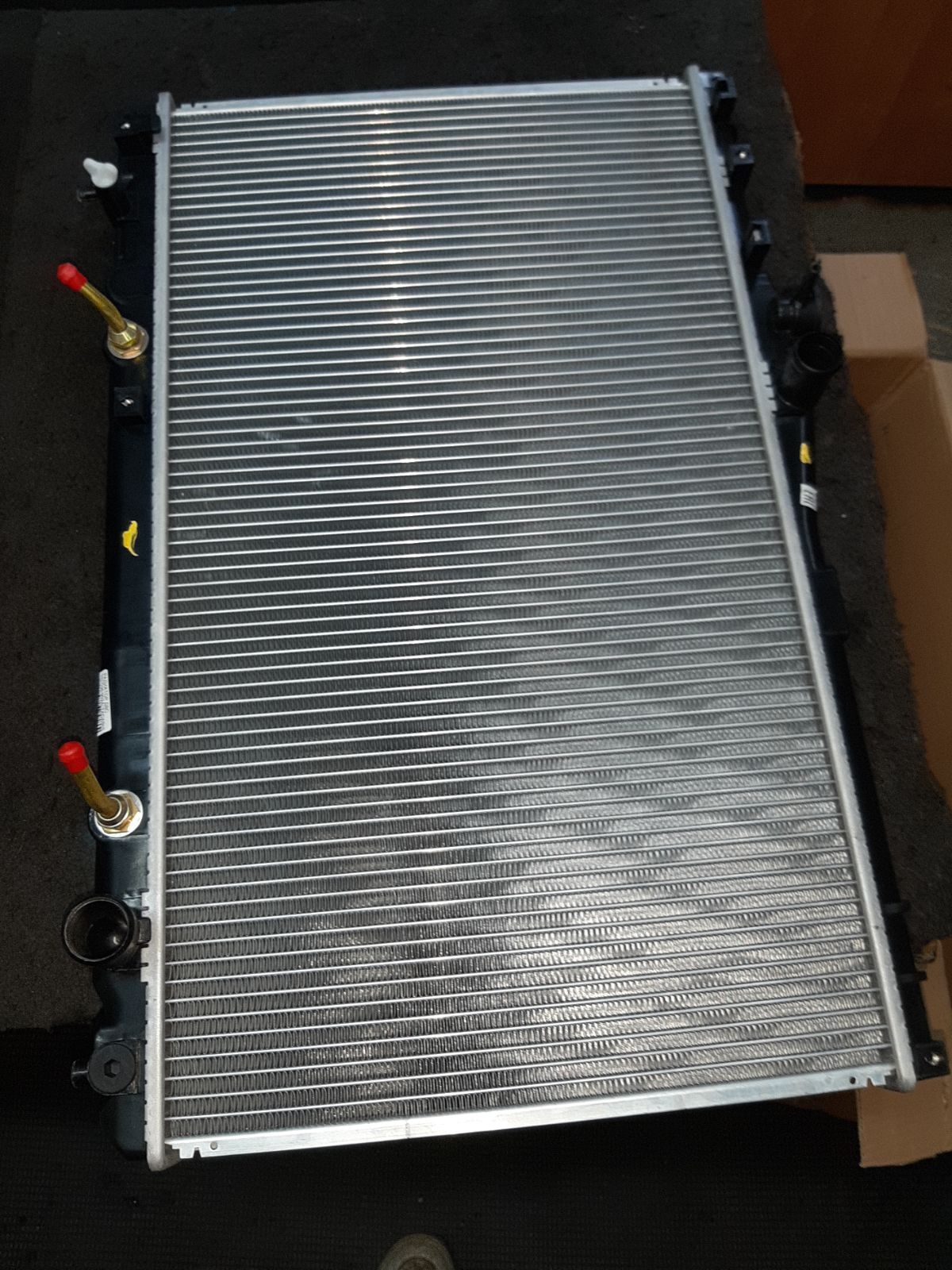 Радиатор ДВС TADASHI TD-036-9924, 10-26852-SX, 16400-46240, 16400-46240-N1, 16400-46240-R1, 16400-46340, 16400-46340-N1, 16400-46340-R1, 16400-5B090, 16400-5B100, 16400-5B440, 16400-70490, 16400-70500, 16400-70510, 1640046240, 1640046340, 210195N, 284600H, 284600R, 284601, 284601F, 284601H, 284601J, 284601R, 29409, 812454R, DA1757, DAP175007, FX-036-9924, FX-036-9924A, JPR0141, NDT1109, PA010352, PA010353, PA010354, PA010355, PL010352, PL010353, PL010354, PL010355, STR0003, STR0065, STTY000590, TD-036-8029, TD-036-9924A, TO-0098-16, TO-0098-16-K, TO2454, TOY05-90, TY-152/1R, TY-JZX90-1216, TY0005-90, TY0005-90-2R, VCS0230, VCS4600, VCS4691 на Toyota Chaser JZX90 1JZ-GE Фото 3