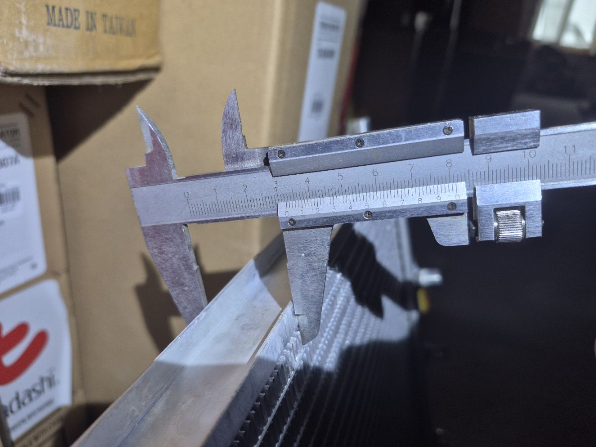 Радиатор ДВС TADASHI TD-036-8026, 10-26962-SX, 15932852, 15932855, 25789912, 25957496, 319093J, 319094J, 319205T, 606152, AT13055, CU13108, TD-036-13055-26, TD-036-7021 на Cadillac Cts LF1 Фото 9