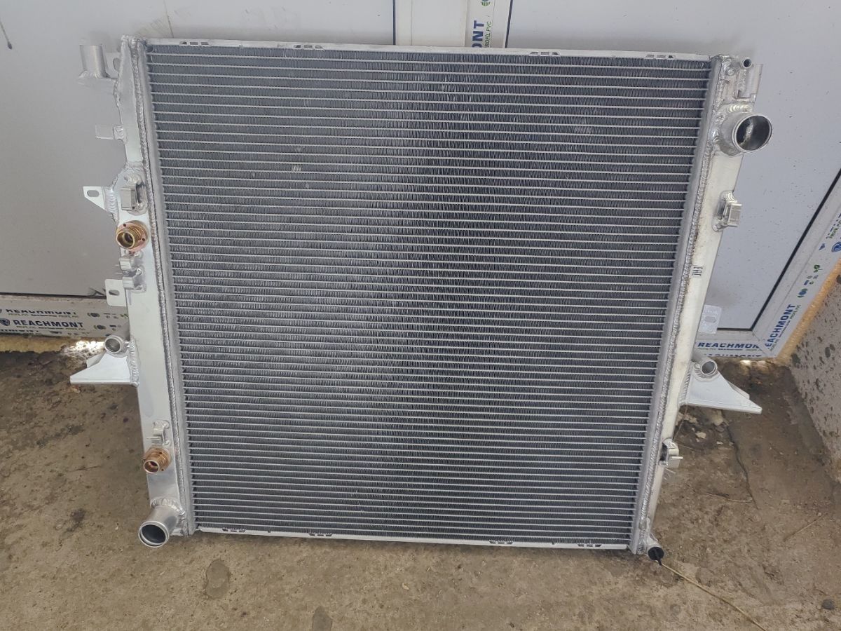 Радиатор ДВС TADASHI TD-036-8013, 001-10-16516, 01013051, 02002198, 10-26290-SX, 105262, 142027, 2002198, 350200, 370003N, 432408-1, 470R1277, 53097, 60022198, 64320, 64320A, 644320J, 644320JP, 644320N, AU2198, CR 1905 000S, DCM1414, LR0001-04, LR021777, LR1023R, LRC 10159, PCC5000041, PCC5000093, PCC500040, PCC500041, PCC500092, PCC500093, PCC500213, PCC500222, PCC500490, PCC500540, PCC500550, PCC500630, PCC500680, VCS1676, WG1722034 на Land Rover Discovery TAA 4.0 Фото 4