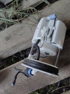 Бензонасос 2S6U9350A1A, ZJ201335XA на Mazda Demio DY3W ZJ-VE Фото 4