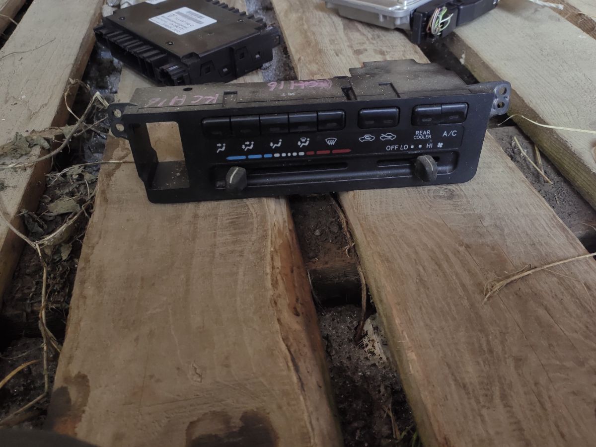 Блок управления климатконтроля на Toyota Grand Hiace KCH16W 1KZ-TE Фото 3