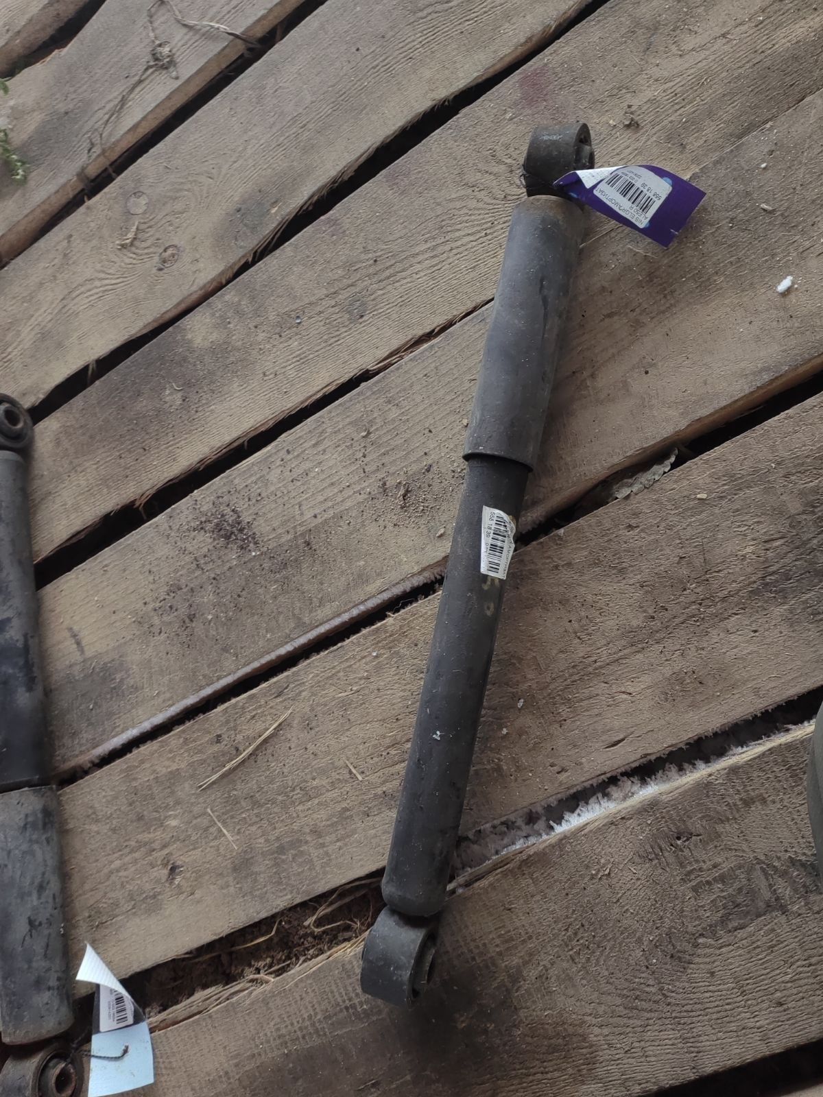 Амортизатор на Nissan Elgrand ALE50 Фото 2