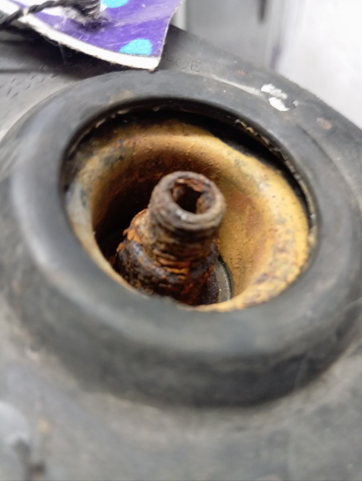 Стойка амортизатора на Mazda Verisa DC5W ZY-VE Фото 4