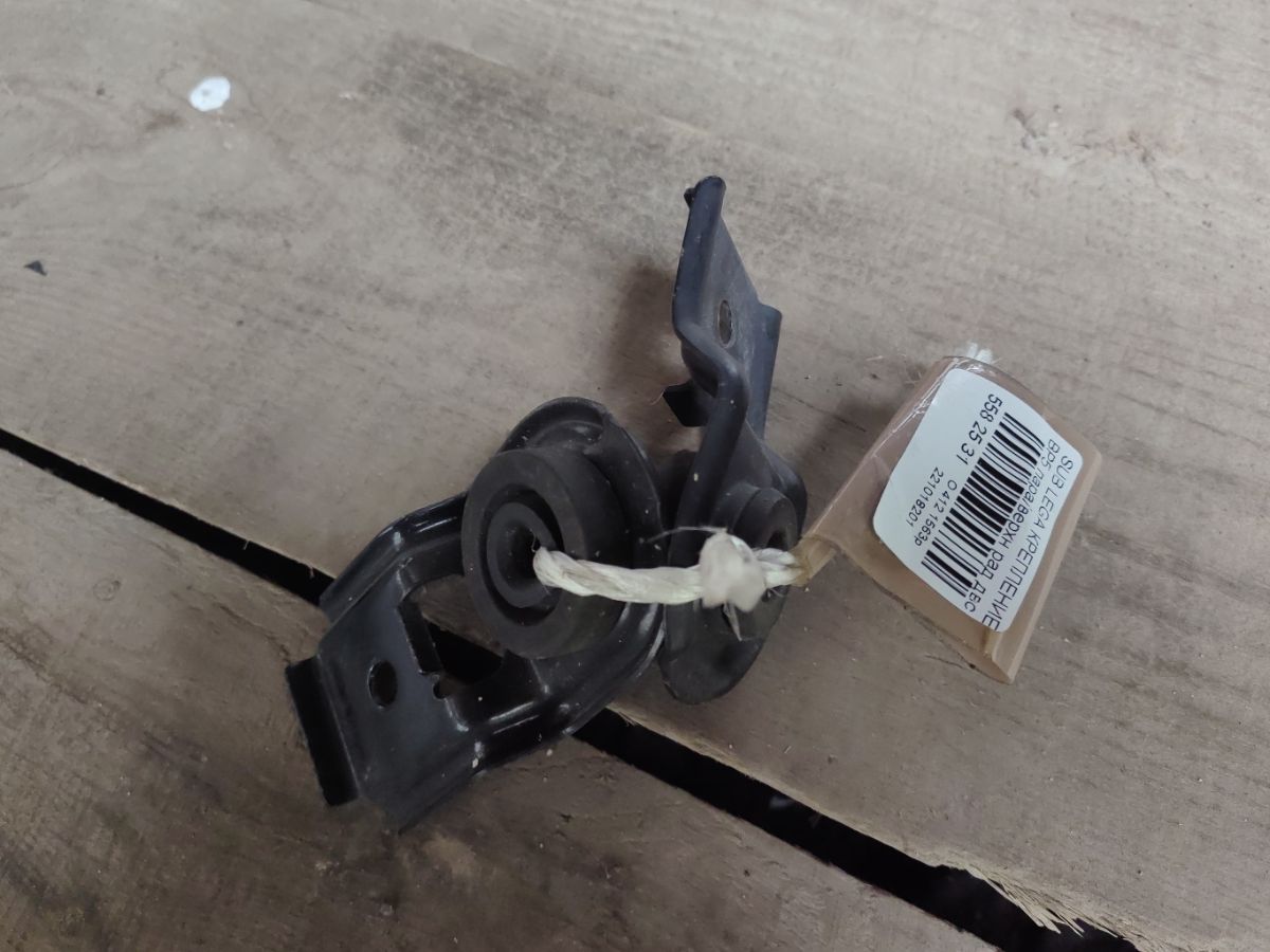 Крепление радиатора 45124AG000 на Subaru Legacy Wagon BP5 Фото 3