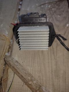 Регулятор скорости мотора отопителя на Toyota Noah AZR60G 1AZ-FSE Фото 4