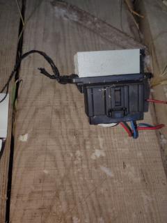 Регулятор скорости мотора отопителя на Toyota Noah AZR60G 1AZ-FSE Фото 5