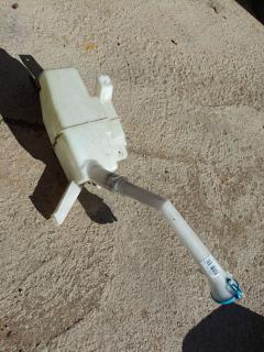 Бачок омывателя на Nissan Serena C25 Фото 4