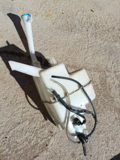 Бачок омывателя на Nissan Serena C25 Фото 6