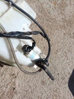 Бачок омывателя на Nissan Serena C25 Фото 7