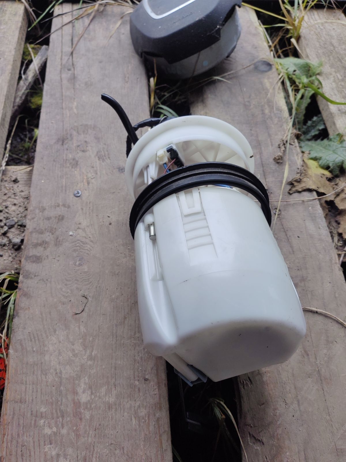 Бензонасос ZJ201335, 2S6U9350A1A, ZJ201335XA на Mazda Demio DY3W ZJ-VE Фото 9