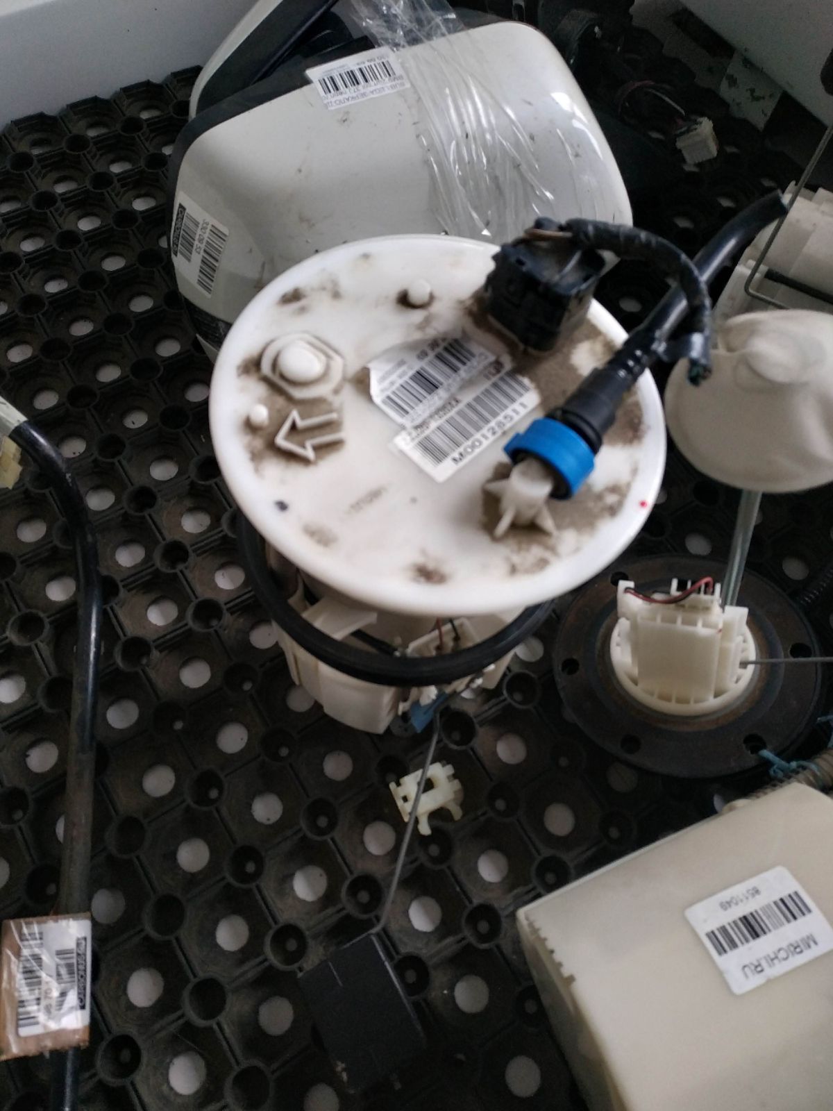 Бензонасос ZJ201335, 2S6U9350A1A, ZJ201335XA на Mazda Demio DY3W ZJ-VE Фото 10