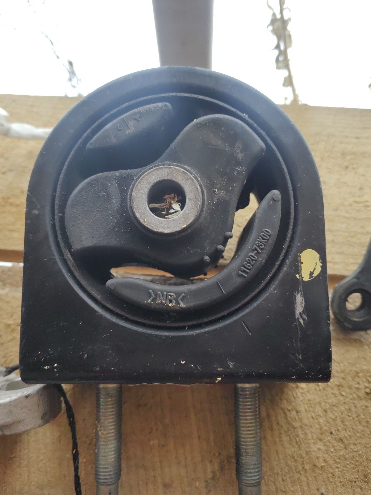 Подушка двигателя на Suzuki Swift ZC71S K12B Фото 6