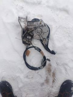 Тросик стояночного тормоза на Honda Stream RN7 R18A Фото 5