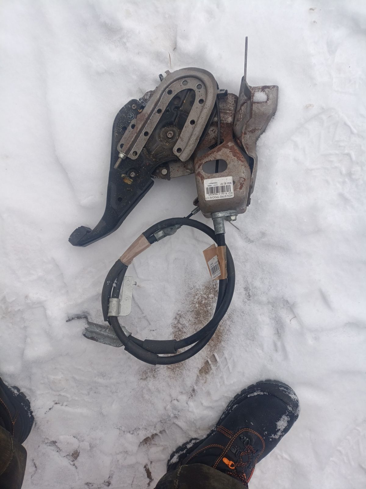 Тросик стояночного тормоза на Honda Stream RN7 R18A Фото 4