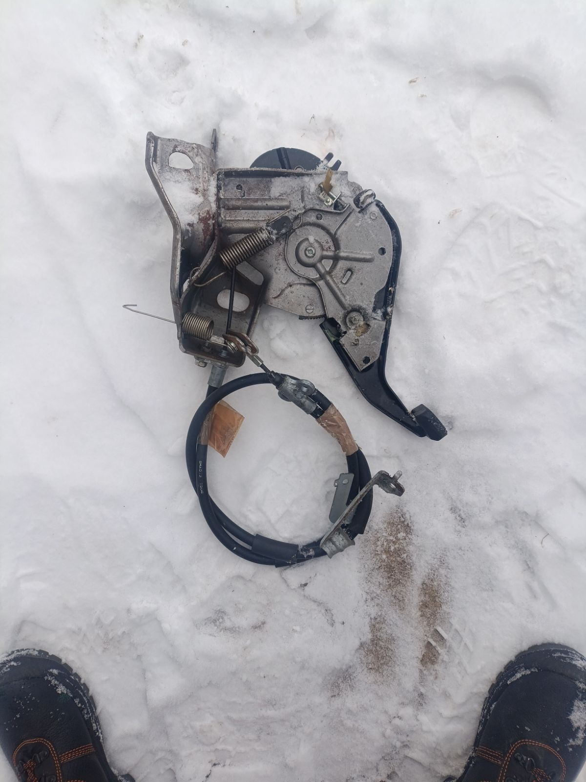 Тросик стояночного тормоза на Honda Stream RN7 R18A Фото 5