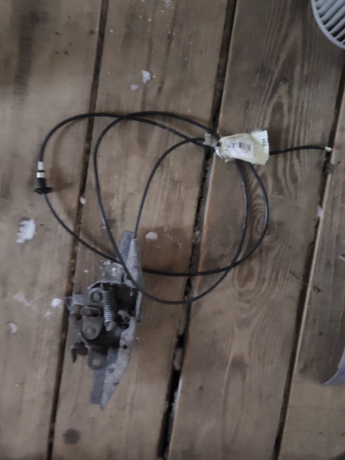 Замок капота на Toyota Avensis AZT255 Фото 4