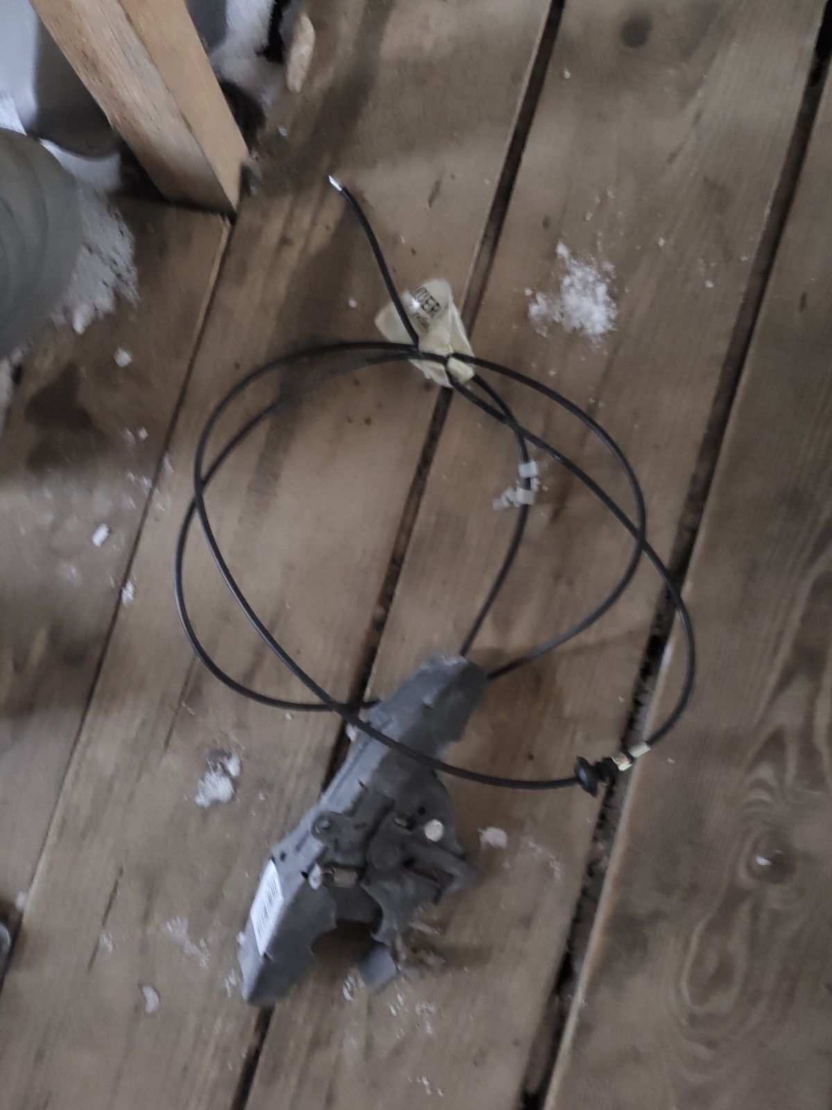 Замок капота на Toyota Avensis AZT255 Фото 5