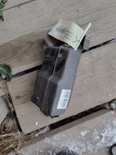 Блок предохранителей на Toyota Avensis AZT255 1AZ-FSE Фото 4