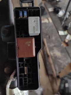 Блок предохранителей на Toyota Avensis AZT255 1AZ-FSE Фото 6