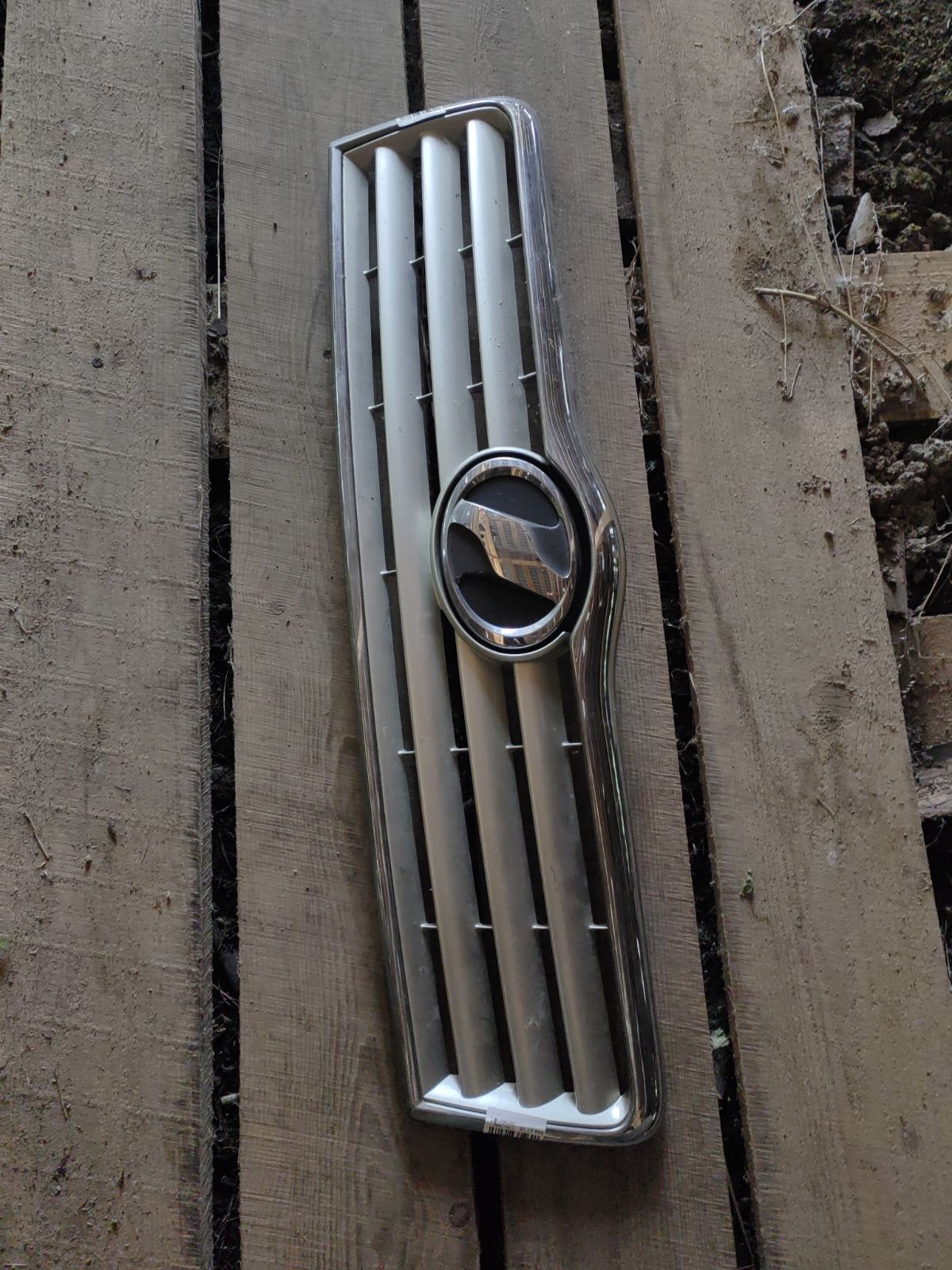 Решетка радиатора 53114-05060 на Toyota Avensis AZT255 Фото 4