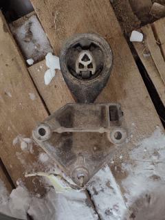 Подушка двигателя на Nissan X-Trail DNT31 M9R Фото 6