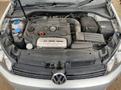 Крепление магнитофона на Volkswagen Golf V 1KZ Фото 6