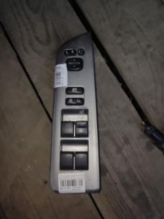 Блок упр-я стеклоподъемниками 84040-33080 на Toyota Noah ZRR70G Фото 3