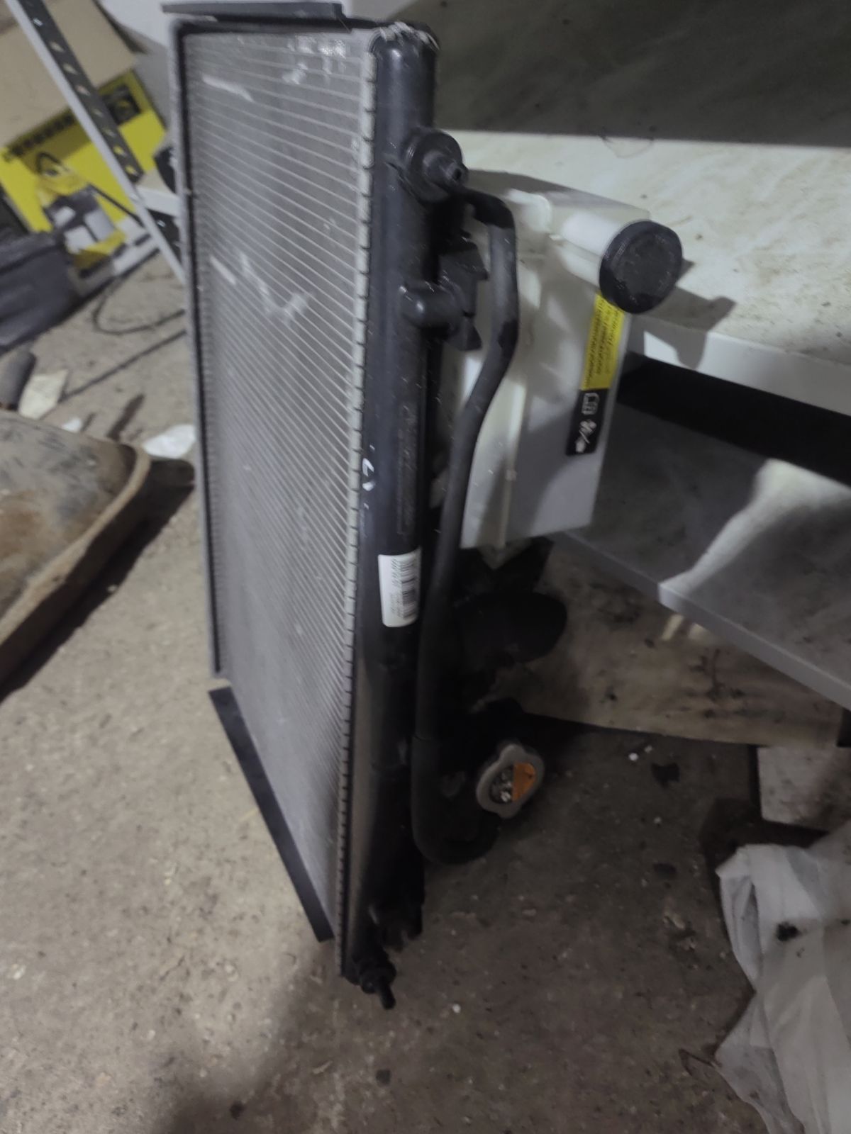 Радиатор ДВС 019M68, 070159N, 107175, 13002338, 214101FD0A, 214101FD5A, 214101JY0A, 21410EE000, 21410EW000, 271308-3, 271308-4, 2713083K, 2713083X, 272338R, 3341-8507, 37556, 58236, 60132338, 68741, 701583, CU13127, DA2803, DAP280003, DCM1878, DN2338, DRM46040, FP 50 A840-X, GD7905, LRC 141EE, N656-69, NIS010, NS0001-G11, NSY121216, PL021939, RC00322, STR0019, STR0119, TD-036-13127-16, WG1723220 на Nissan Cube Z12 HR15DE Фото 3