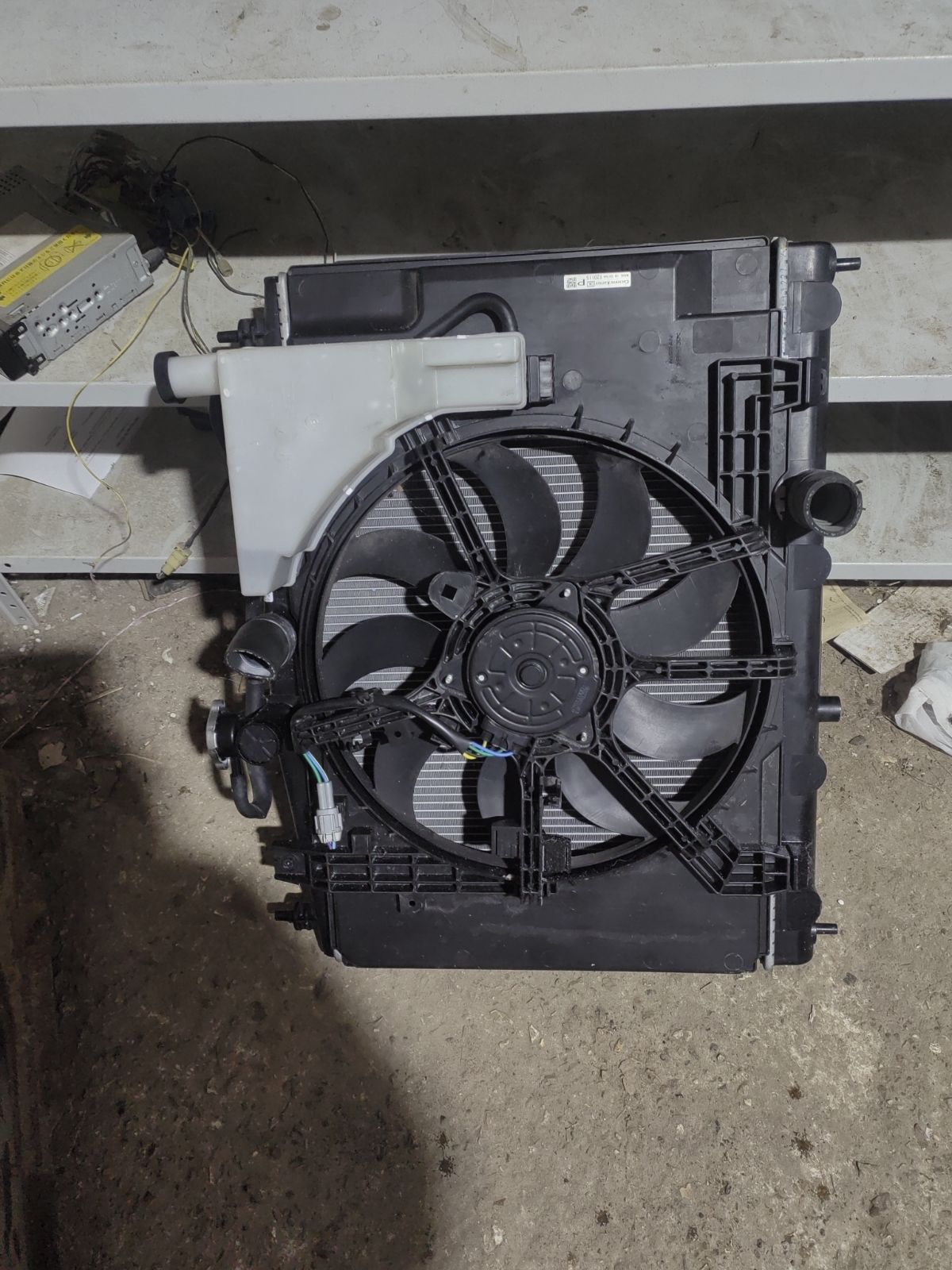 Радиатор ДВС 019M68, 070159N, 107175, 13002338, 214101FD0A, 214101FD5A, 214101JY0A, 21410EE000, 21410EW000, 271308-3, 271308-4, 2713083K, 2713083X, 272338R, 3341-8507, 37556, 58236, 60132338, 68741, 701583, CU13127, DA2803, DAP280003, DCM1878, DN2338, DRM46040, FP 50 A840-X, GD7905, LRC 141EE, N656-69, NIS010, NS0001-G11, NSY121216, PL021939, RC00322, STR0019, STR0119, TD-036-13127-16, WG1723220 на Nissan Cube Z12 HR15DE Фото 6