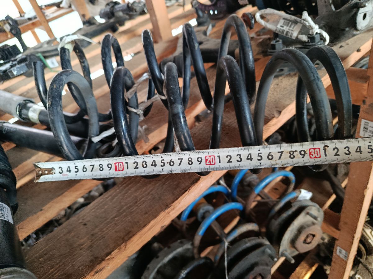 Амортизатор на Toyota Noah AZR60G Фото 6