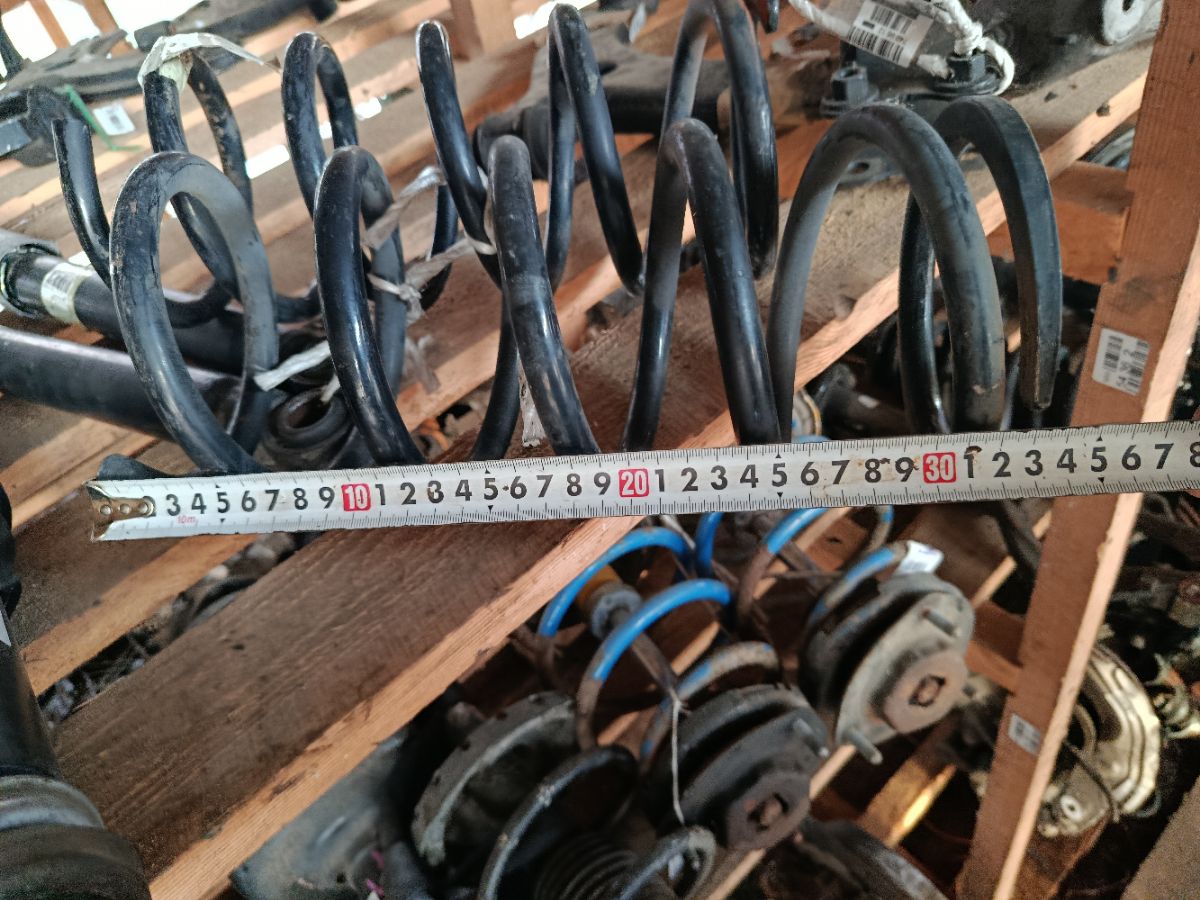 Амортизатор на Toyota Noah AZR60G Фото 7